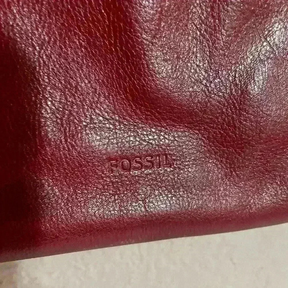 Fossil Emma EW Red Wine Crossbody Bag Pockets Glazed Leather Gold Hardware - Picture 3 of 10